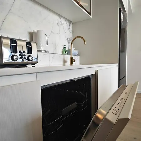 Heart Of Boxhill Near Everything Luxury Apartment Box Hill Exterior photo